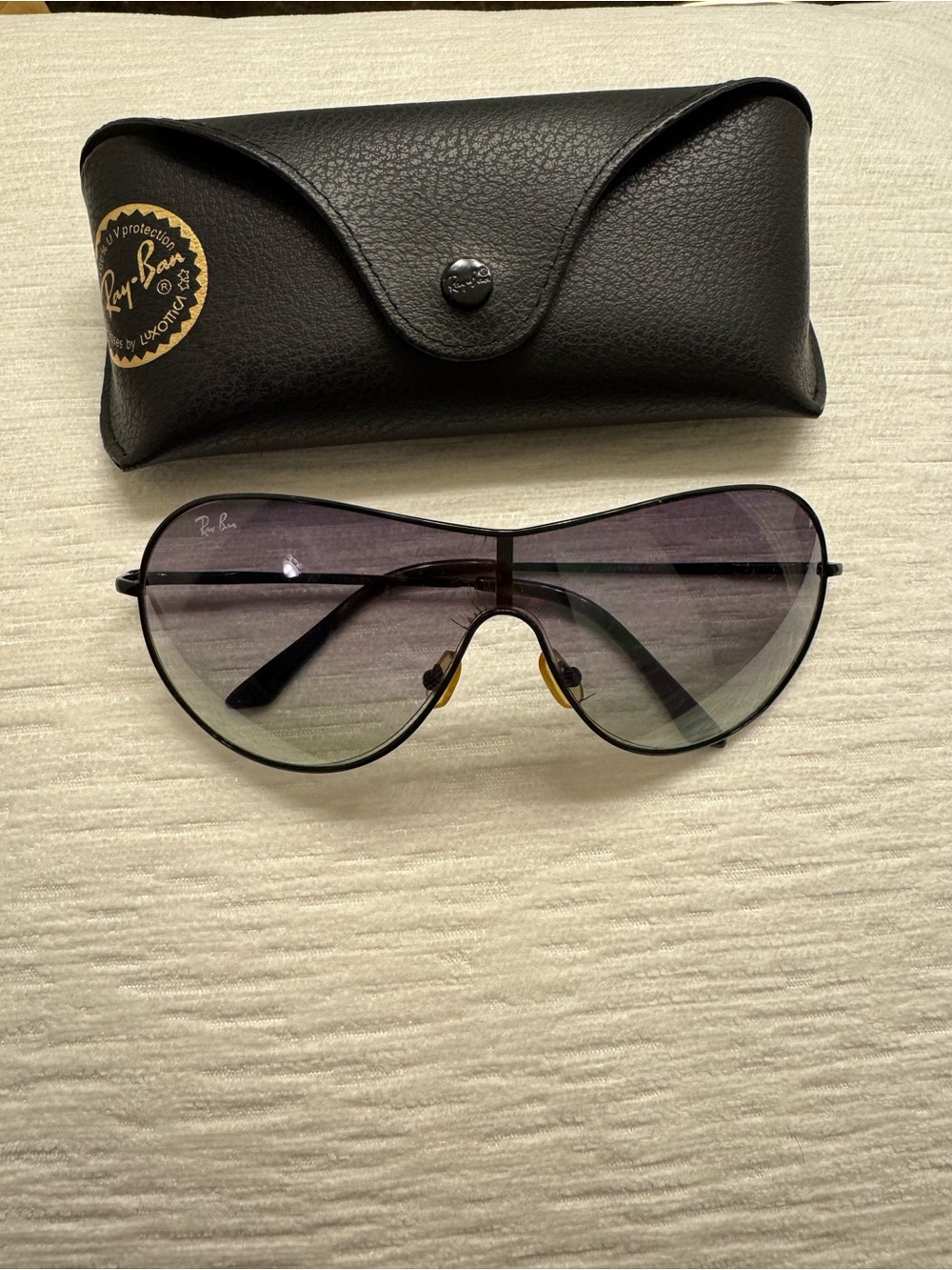 Ray-Ban Black Frame Gradient Gray Lenses Aviator Sunglasses